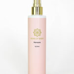 Hochwertiges Haarspray von KIND OF ROSY HAIR, schützt, frischt auf, verleiht Glanz.