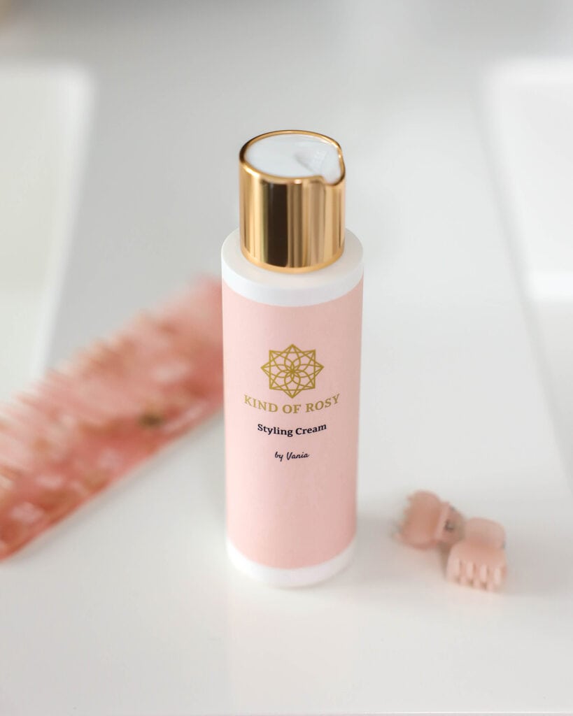 Haarstyling Creme, pink Verpackung, Friseurpflege, Glättung und Volumen, hochwertige Haarprodukte.